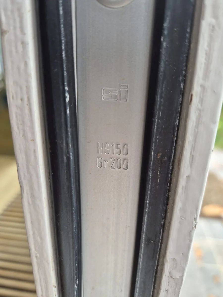 Détail de quincaillerie de fenêtre