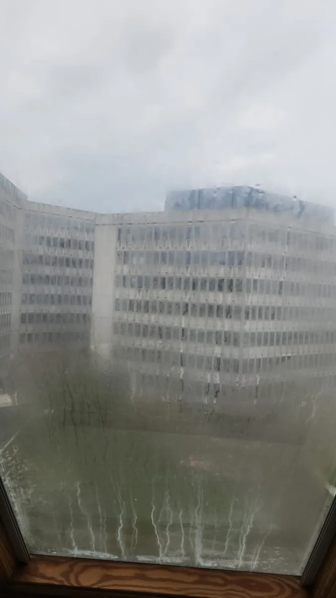 Vue du vitrage et de son encadrement