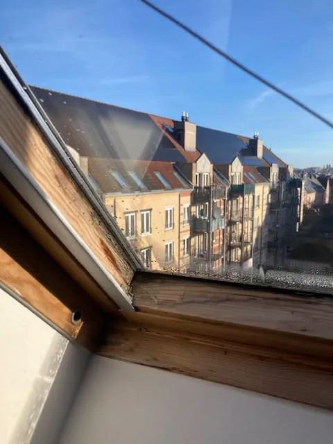 Vue du vitrage et de son encadrement
