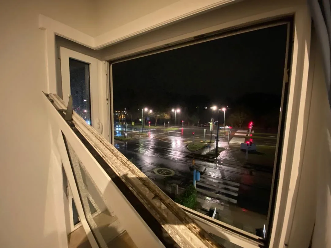 Vue du vitrage et de son encadrement