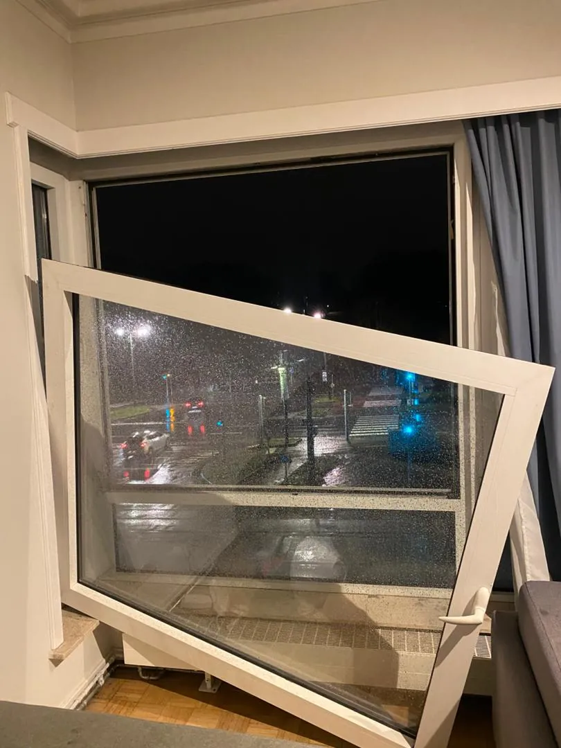 Vue du vitrage et de son encadrement